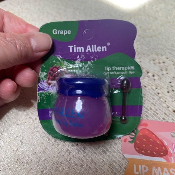 Lip Mask Bundle of 2 Grape and Strawberry Lip Therapies - Picture 2 of 3